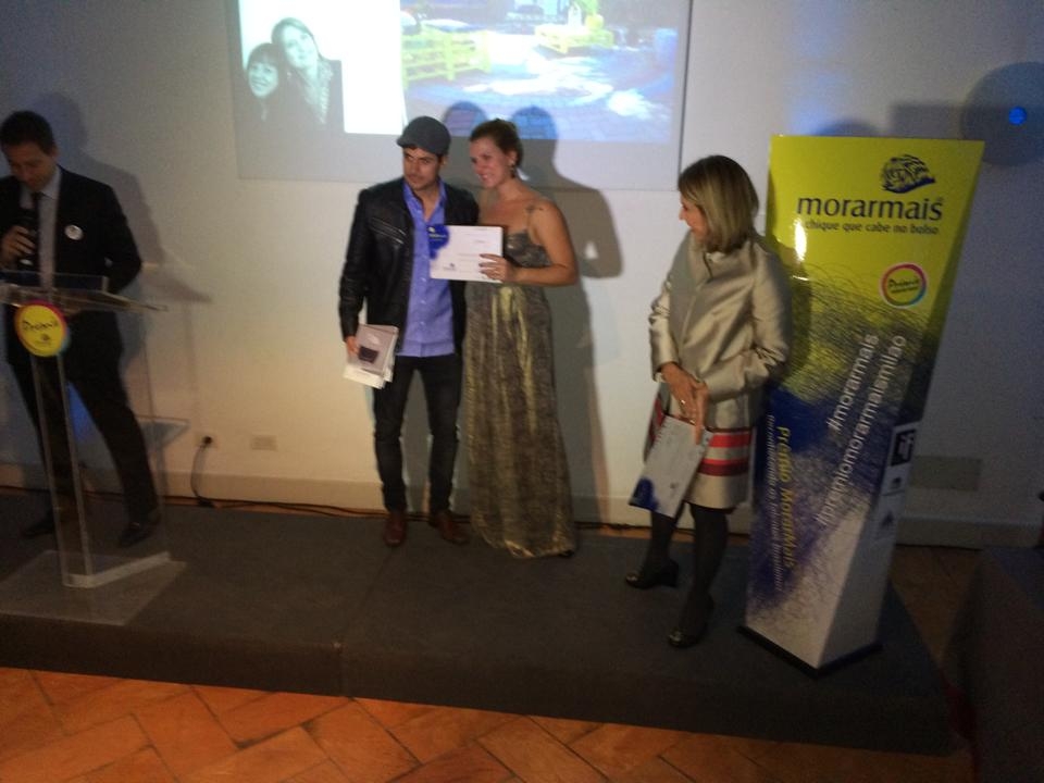 Joana Cepeda recebe prêmio da Mostra Morar Mais
