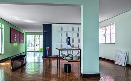 Morada-ateliê: o artista plástico Guto Lacaz abre as portas de sua casa, em São Paulo.
