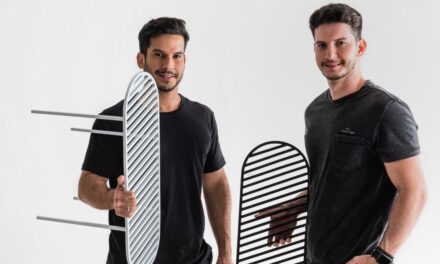 Os arquitetos Carlos e Caio Carvalho lançam marca própria de mobiliário