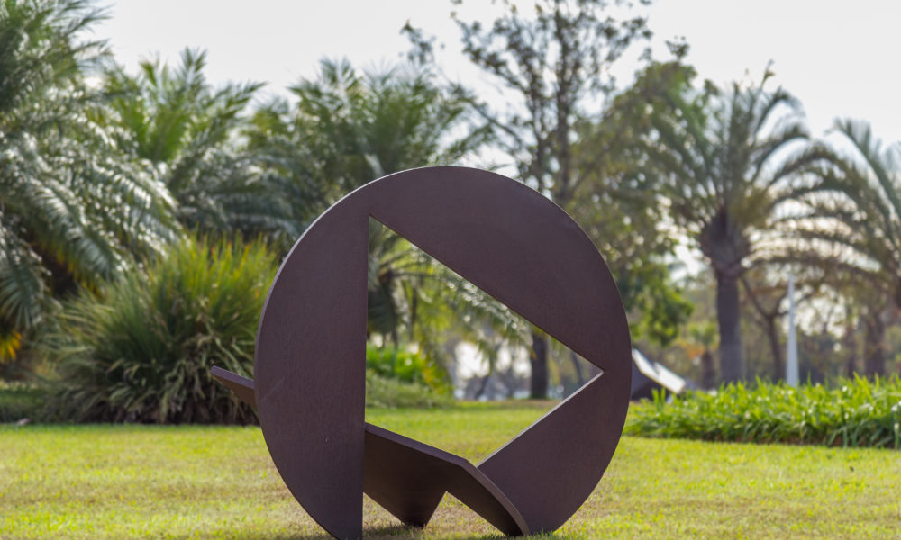 São Paulo: Exposição “Novos Rumos” reúne esculturas de grandes artistas a céu aberto