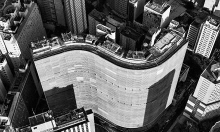 O fotógrafo de arquitetura Nelson Kon assina acervo exclusivo para a Constance Estúdio Galeria